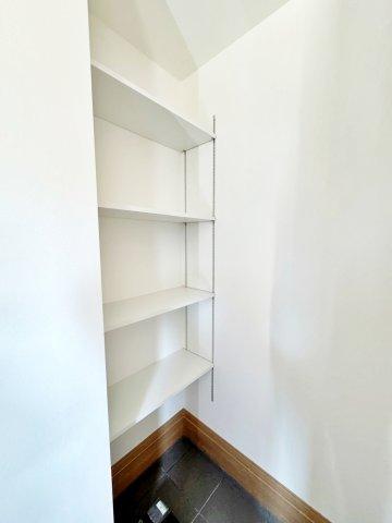 靴の他にベビーカーやアウトドア用品を収納するのに便利なシューズクローゼット