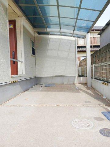 カーポート付で雨でも安心♪