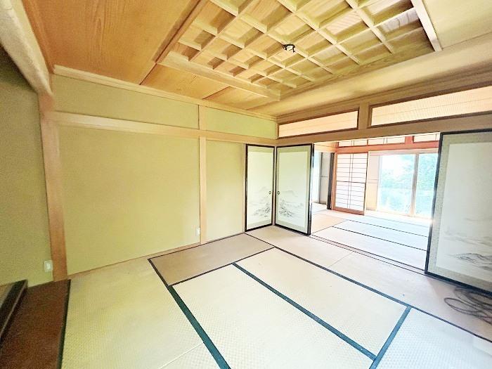 ⑦1階和室約8帖別角度から