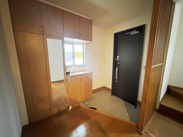 玄関にはコの字型のシュークローク付き