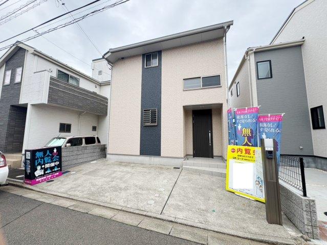 前面道路含む外観写真