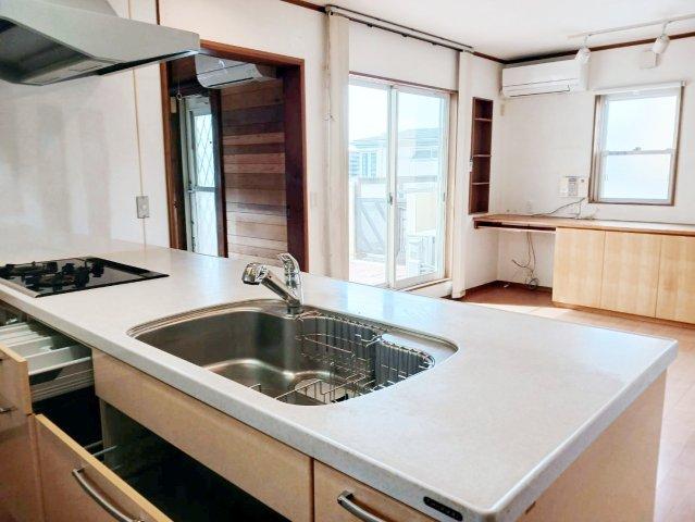 太陽の陽射しを感じながらブレックファーストは気持ちいいですね