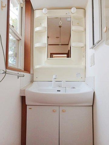 ２階にもあると嬉しい洗面台です。