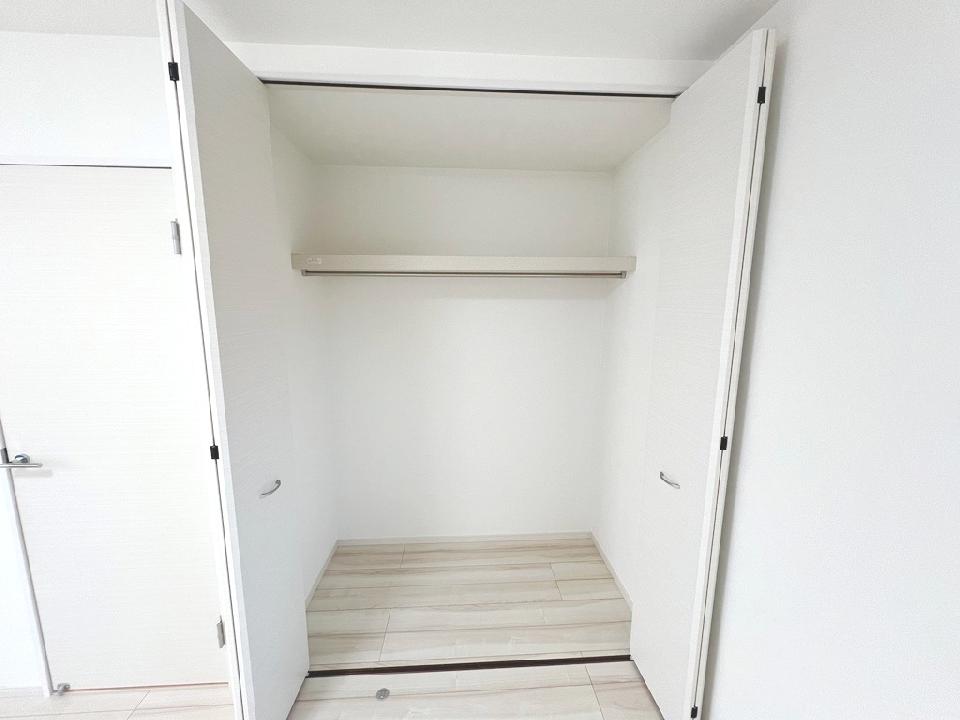 6.7畳洋室に設置された1畳のクローゼット