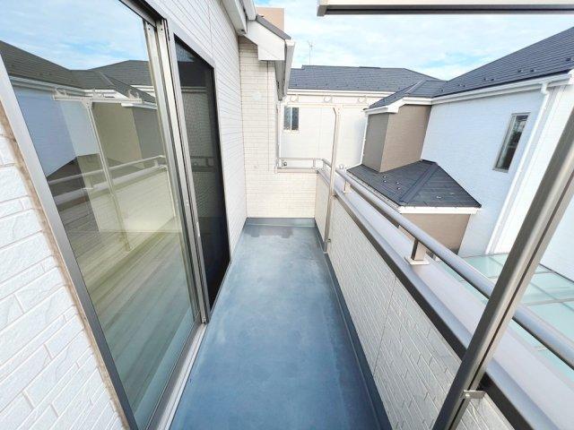 主寝室から利用可能なバルコニー