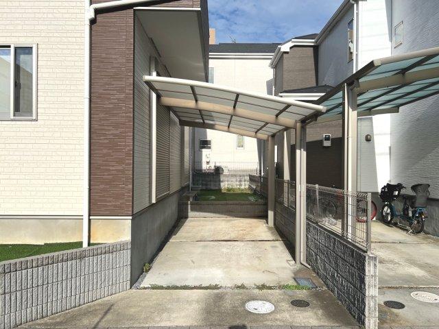 ②駐車場にはカーポート設置