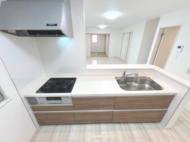 ⑤使い勝手の良いシステムキッチン