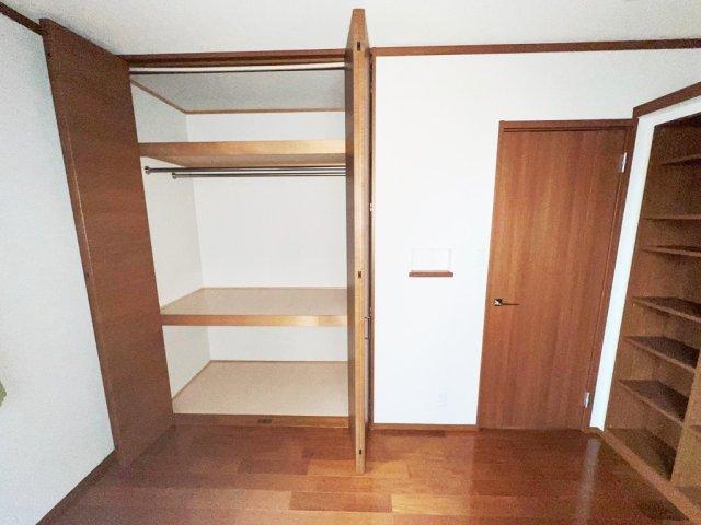 2階6畳洋室の収納