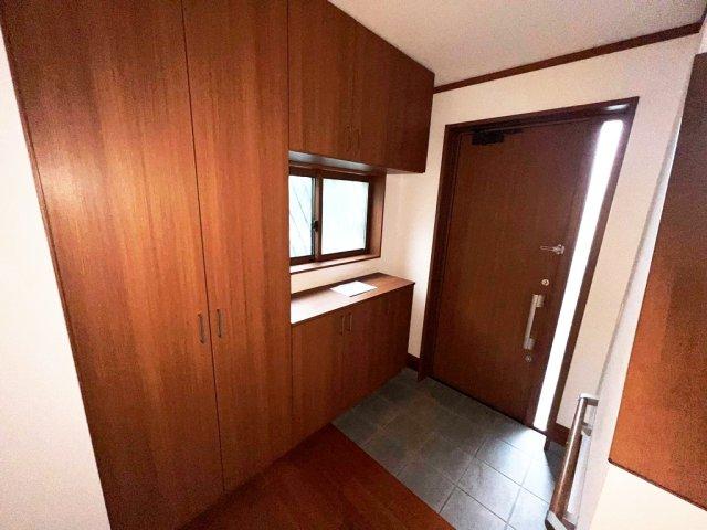 ②玄関ホールには大容量のシューズボックス付き