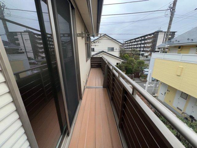 2部屋から利用可能なバルコニー