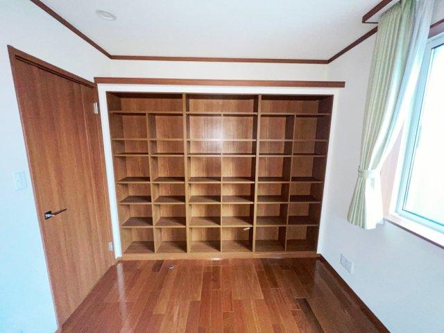 ⑥壁一面を使用した収納