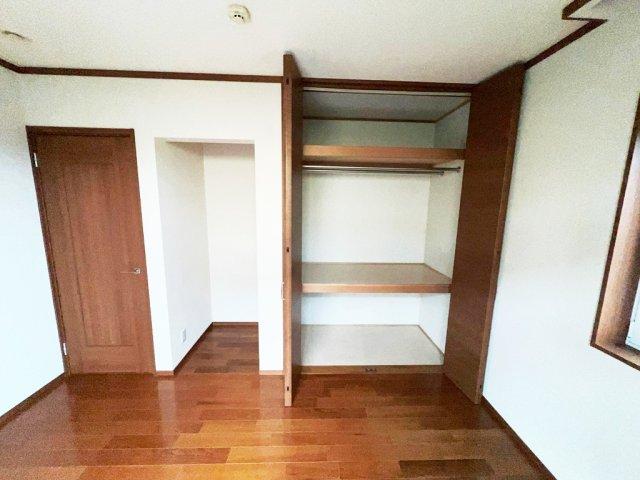 1階6畳洋室の収納