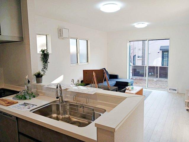 家具も設置してあるので、くらしを想像しやすいんです♪