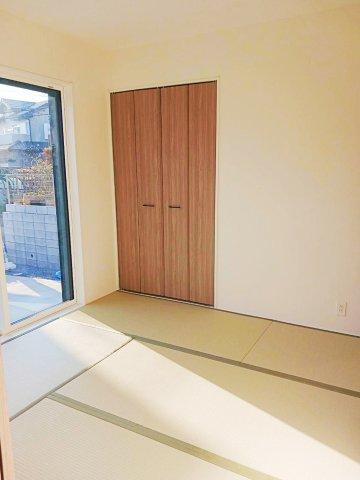 陽の光が射し込む和室は心地よい空間になります♪