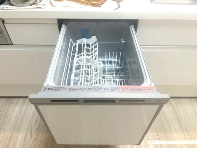 キッチンには食洗機付きがついていて毎日の洗い物もラクラクです♪