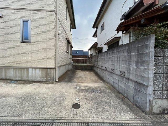 駐車場、別角度から