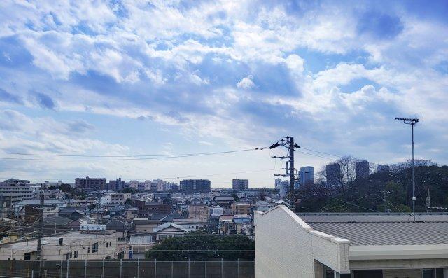 南側は開けた空間とひな壇になっており、眺望良好です。