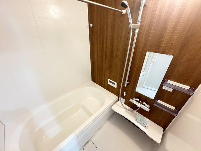 木目調の壁がいいアクセントに。