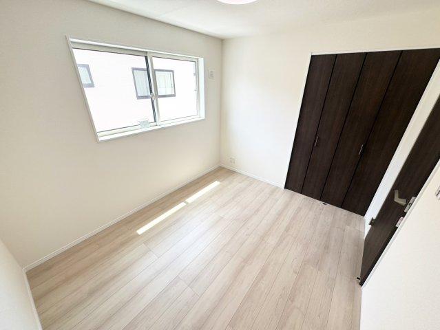 収納付きの洋室です。
