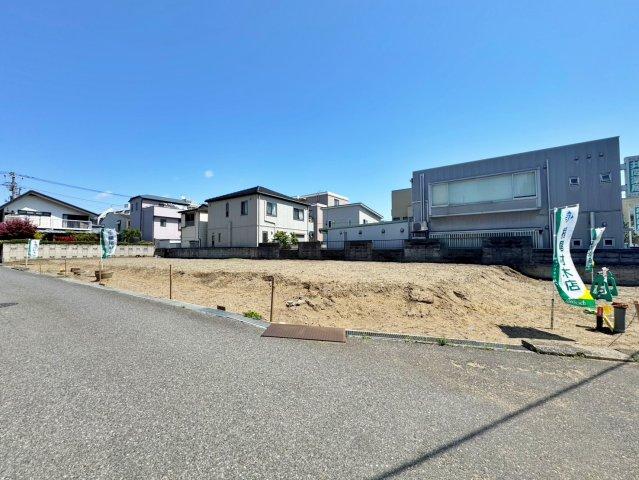 幕張町5丁目の閑静な住宅街に、全5区画の分譲地が誕生。陽当たり良好で開放感のある現地は、理想の住まいづくりに最適。2駅2路線利用可能な利便性も魅力の立地です。
