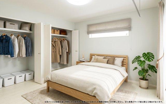 8帖のゆとりある主寝室には、豊富な収納と室内物干しを完備。衣類や季節用品をすっきり整理でき、明るく落ち着いた空間で、心地よいプライベートタイムを過ごせます。