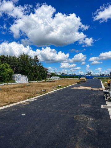 現地（2026年8月）撮影　現地、道路も入って完成間近です。