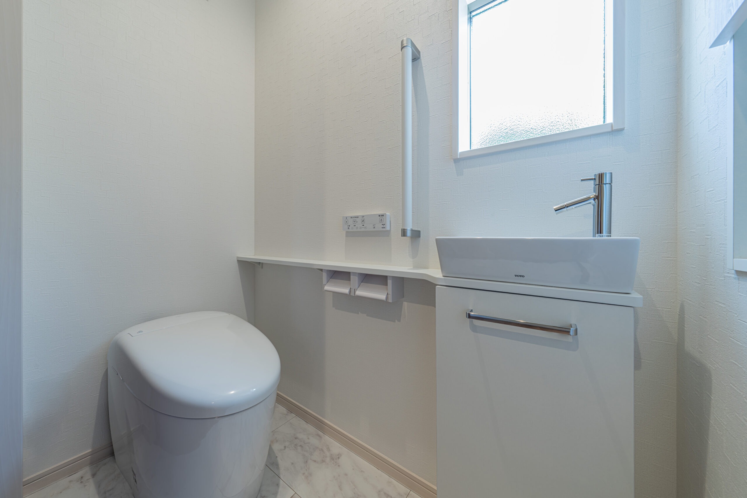 贅沢な静寂と開放感。日常を特別に変える、光の邸。