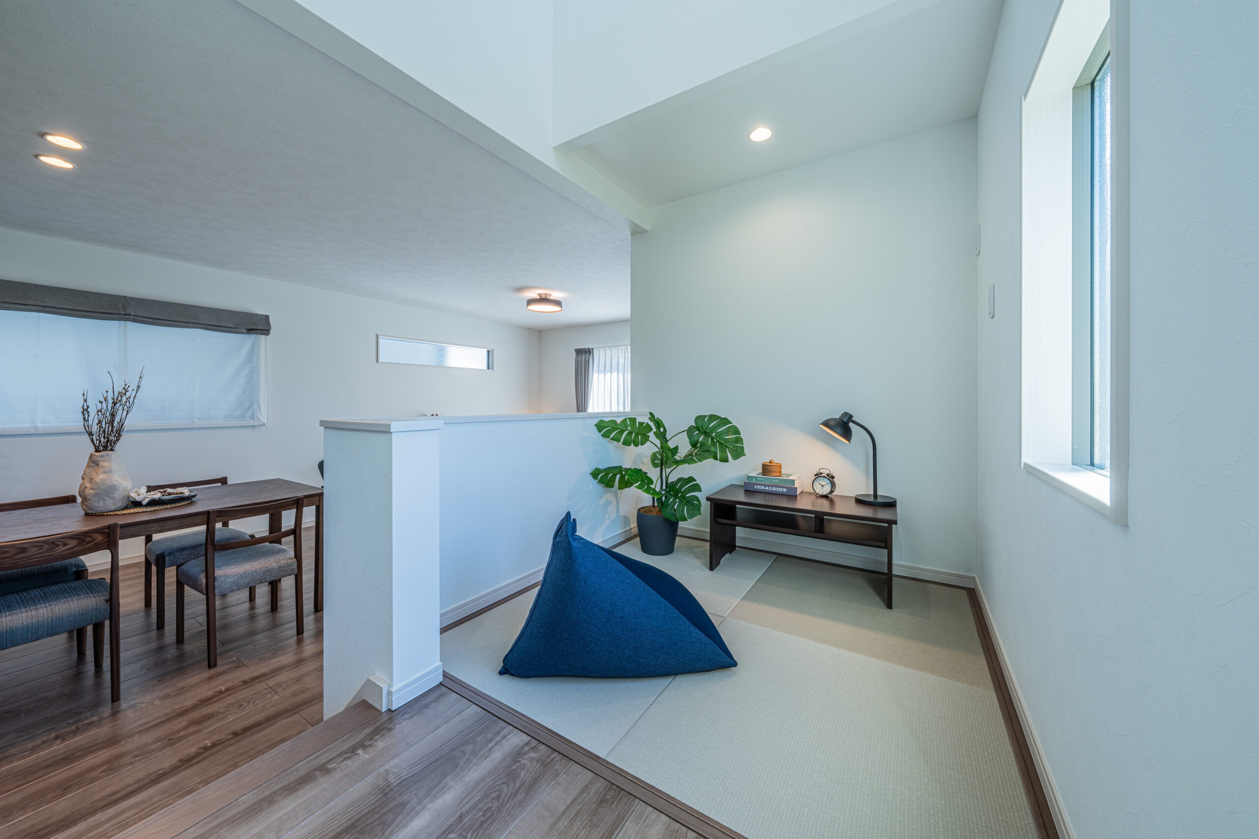 贅沢な静寂と開放感。日常を特別に変える、光の邸。