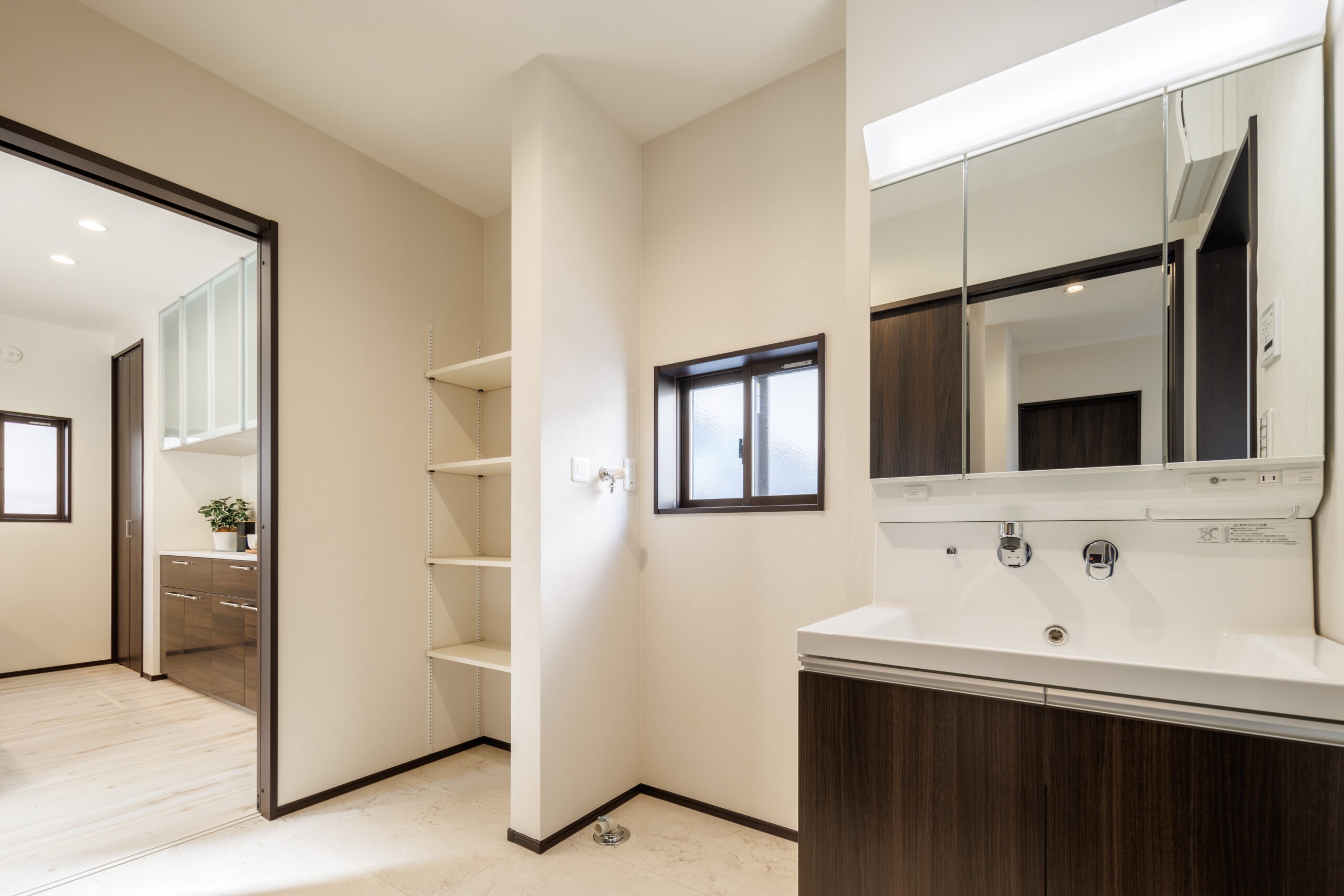 光を取り込む南側吹き抜けのある、開放的な住まい