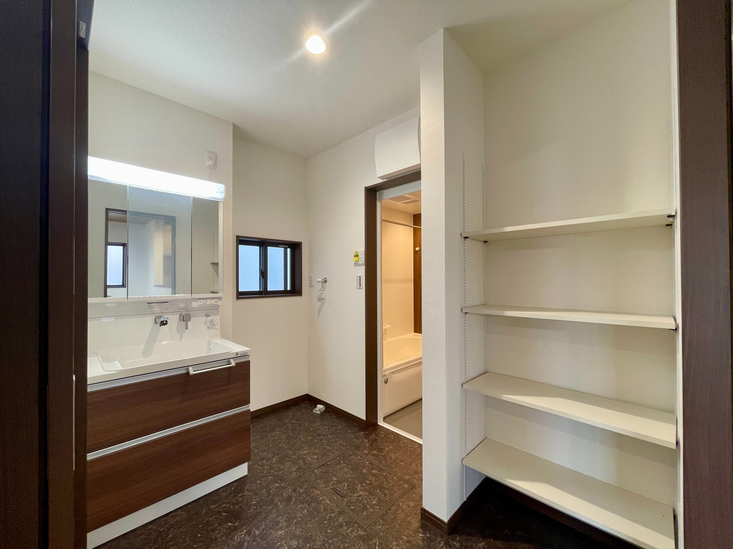 余白を生む収納と、家事が弾む動線。心ほどける住まい。