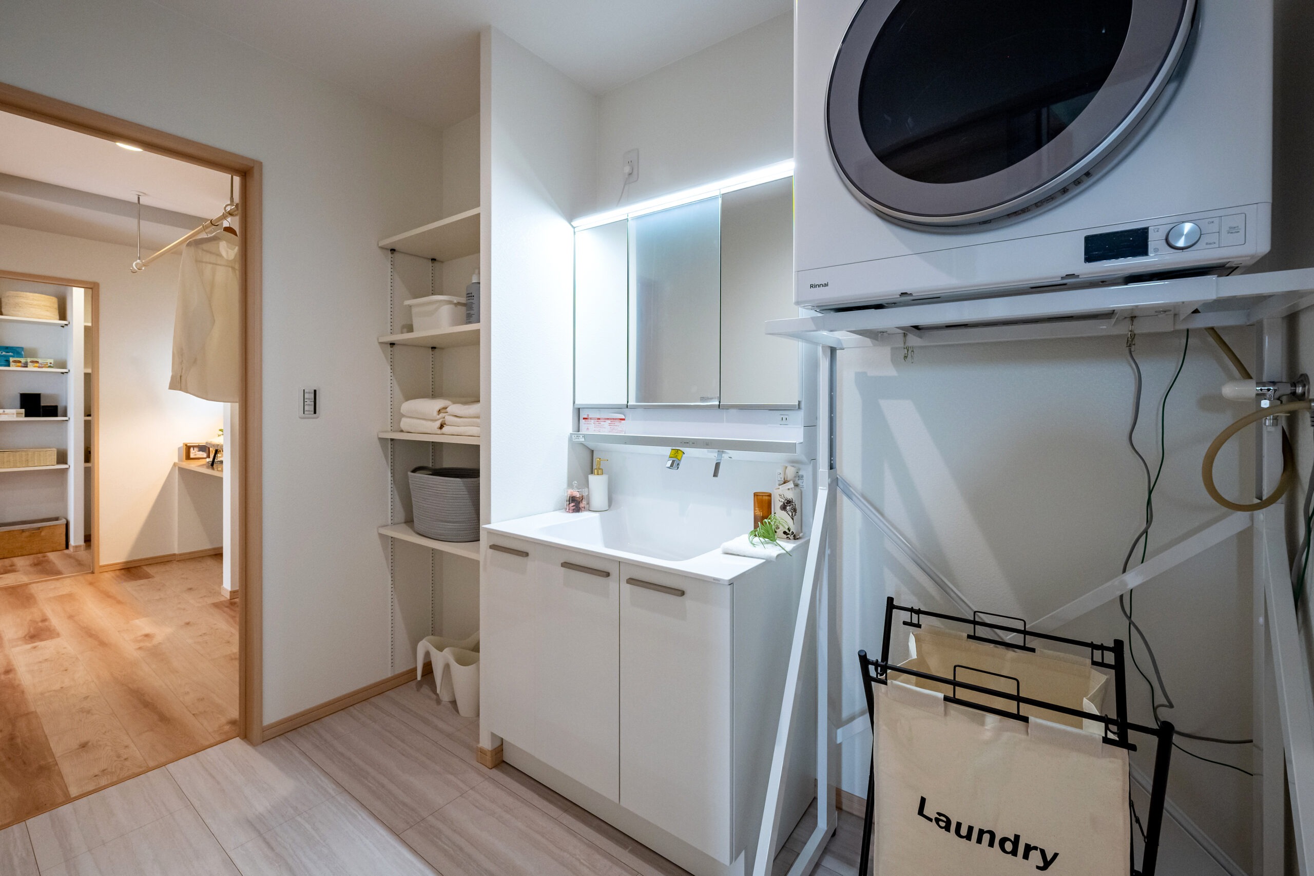 どこへでも軽やかに。巡るクローゼットと、寛ぎの広間。