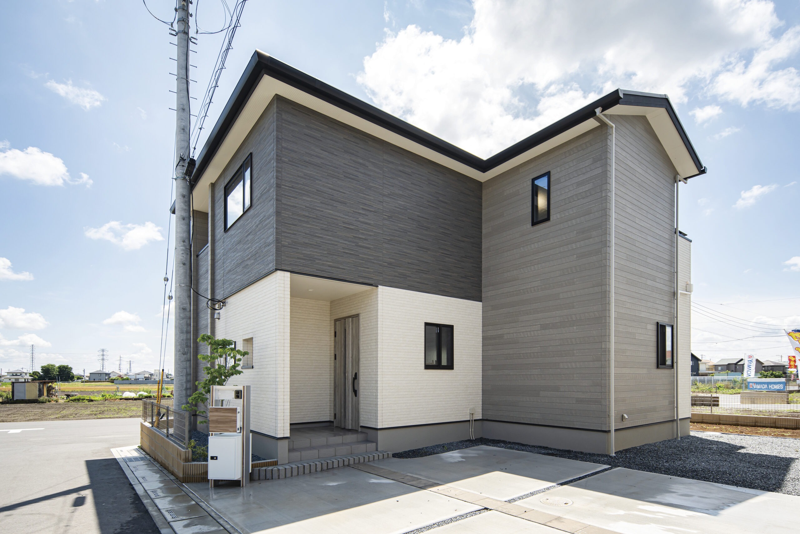 南向きの光に包まれる、心地よい家族のラウンジ。