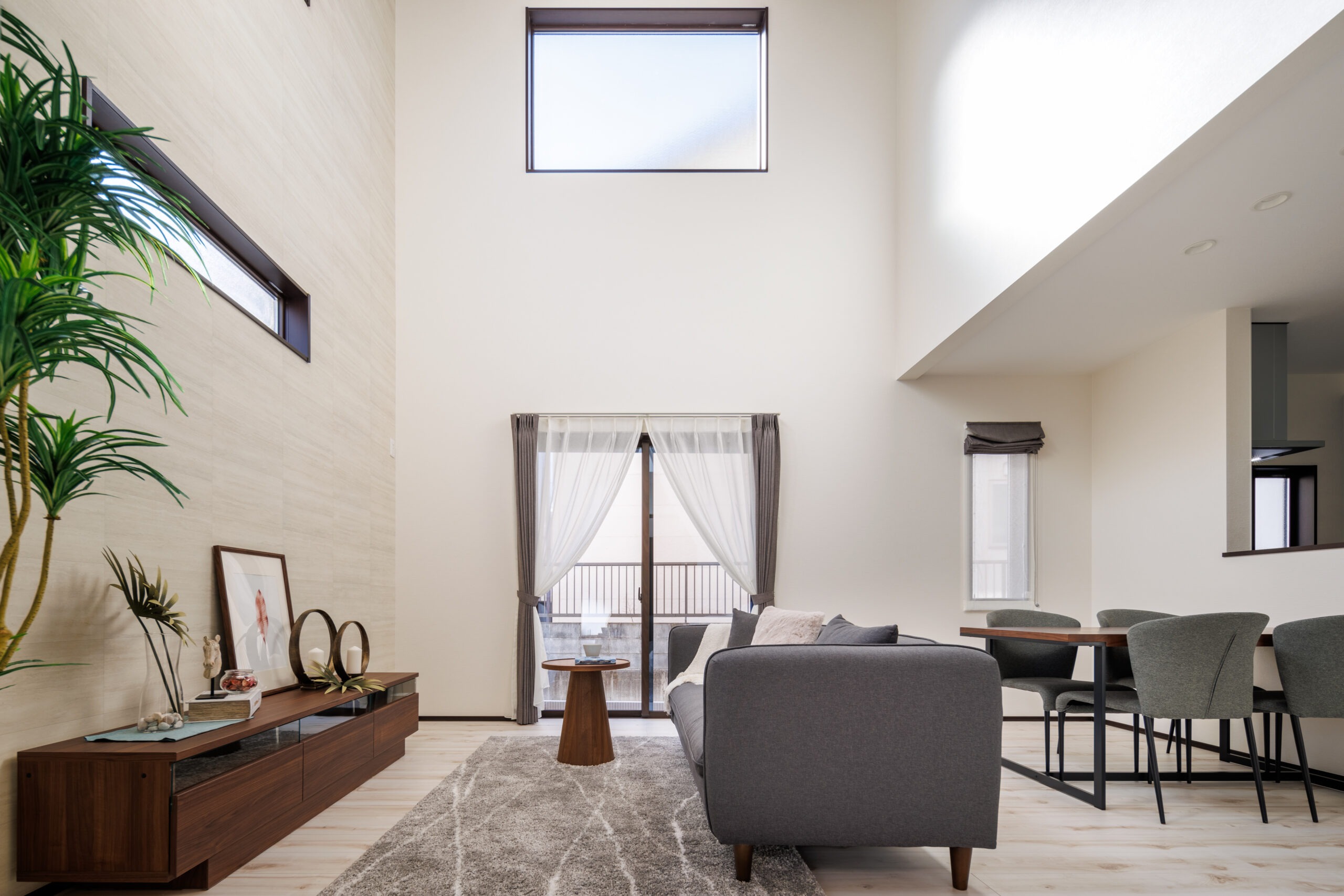 光を取り込む南側吹き抜けのある、開放的な住まい