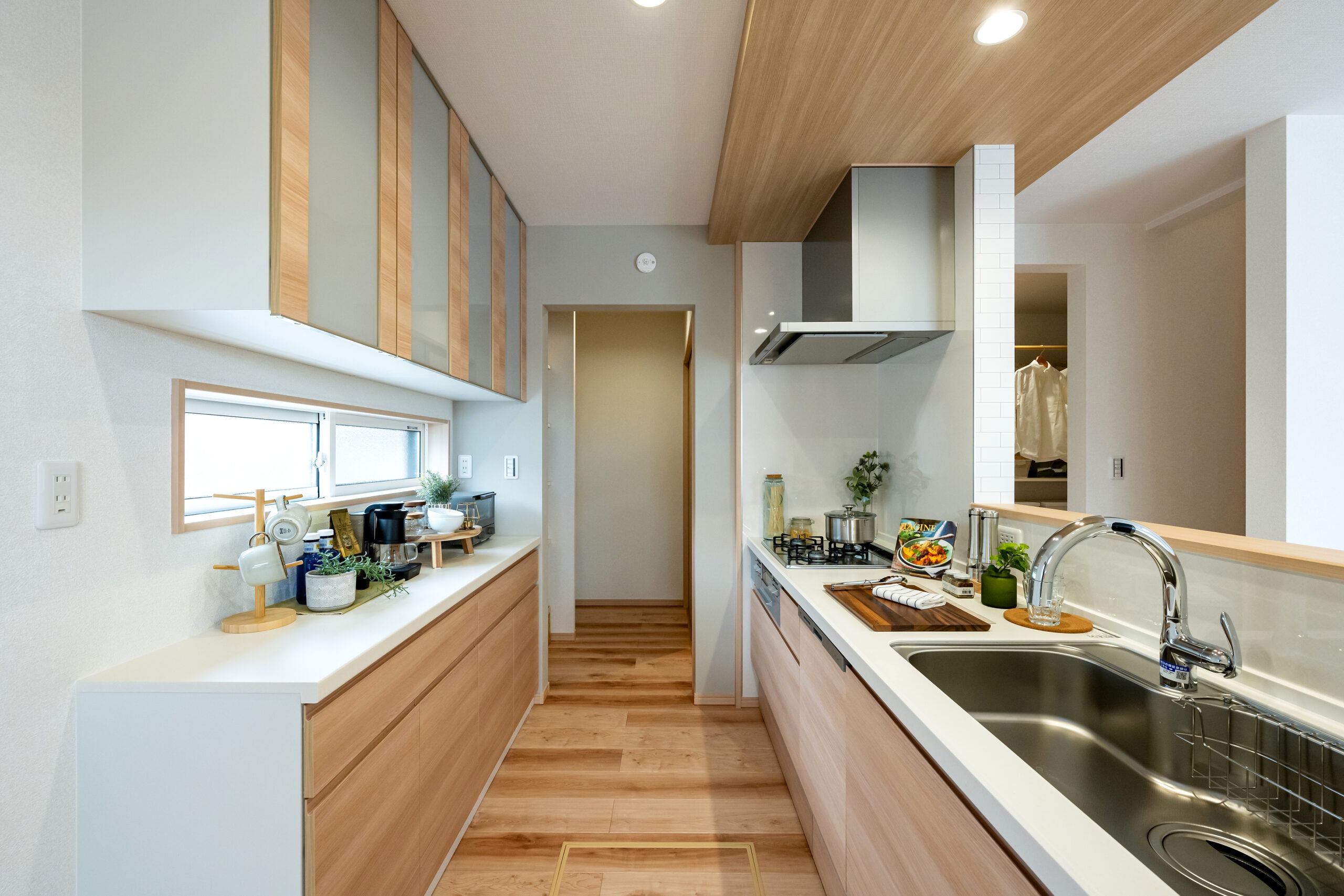 どこへでも軽やかに。巡るクローゼットと、寛ぎの広間。